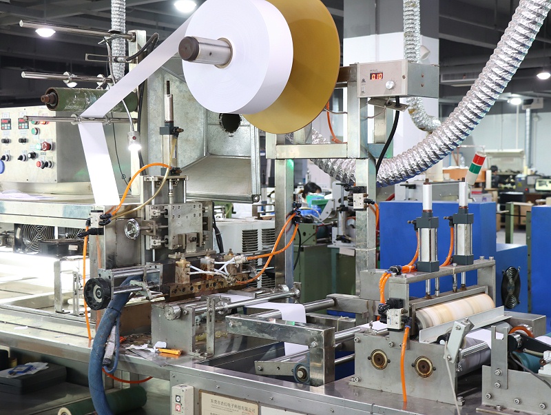 背膠生產(chǎn)線場景 (6)