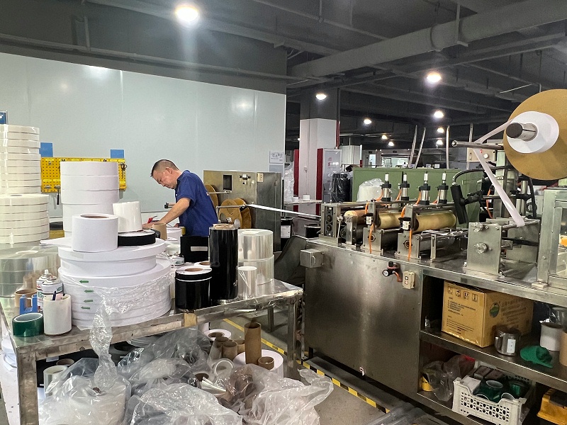 背膠生產(chǎn)線場景 (7)