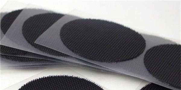 背膠的魔術(shù)貼衣服可以洗嗎？