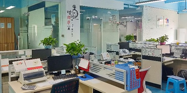 背膠魔術(shù)貼廠家-有好的團(tuán)隊(duì)才能打造好的產(chǎn)品！